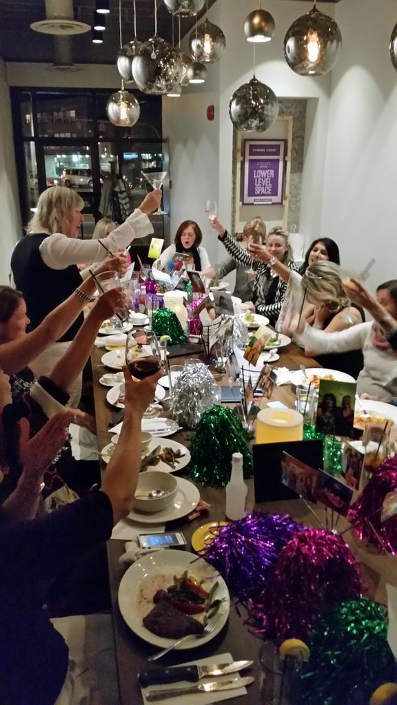 ArgoDianne's tweet image. Nothing like #girlsquad #friends #togethernes.  Now these gal pals are #Priceless  @Lee_Ann_Reid