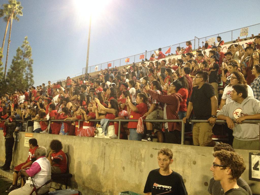Travis_Mew's tweet photo. Decent showing tonight from the Santa Ana fans #ocvupdates http://t.co/Q3gJPrEVw4