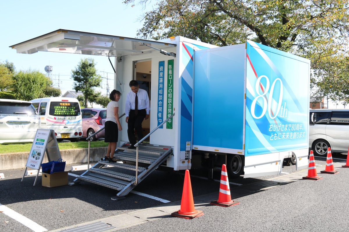 常陸大宮市 No Twitter B級グルメ選手権会場の駐車場 市役所左側 では 常陽銀行の移動相談車が出ています Atmと相談ブースを備えています この機会にぜひお立ち寄りください 常陸大宮 Http T Co Bfj7czw71g