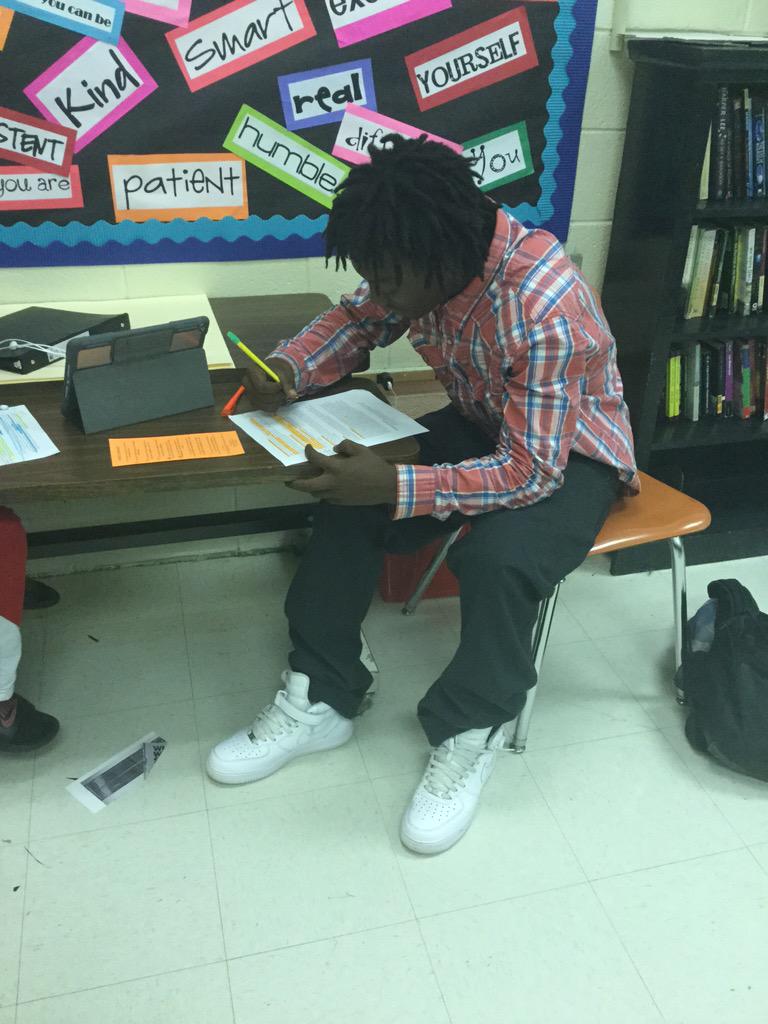Students annotating @KellyGToGo's 'Article of the Week' during Overtime. #closereading #buildingbackgroundknowledge