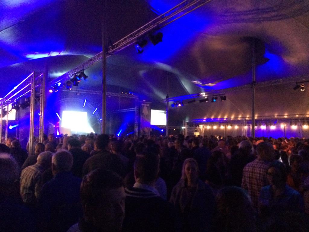 Afsluiting vanavond in Berkel-Enschot, bij prijsuitreiking 1e dorpsquiz. 478 vragen, 65 teams, 1000+ deelnemers. Top!