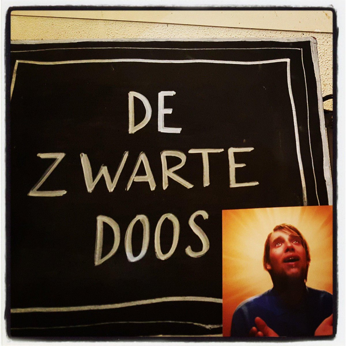 FrauGraaf's tweet photo. Eerst #dezwartedoos van @Circustreurdier zien, dan sterven. (En poladoodmannetje: tot later!) http://t.co/Z9CPpwsR63