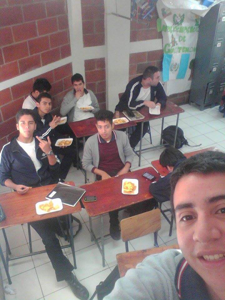 PedroVilla007's tweet photo. La mara gruesa haha
@cocajo4 @crazy_elder 
#Dale #Berracos #LastDays http://t.co/CMXWZlvcWN