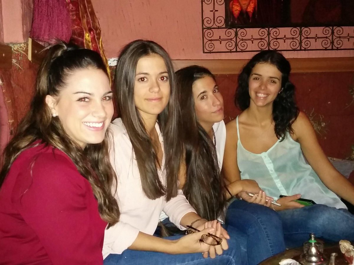 patriciaptrs10's tweet photo. De cachimbis va la cosa @Inespalacios9 @lomolig07 @Ana_vv92 🍷🍴🍦🍫 http://t.co/l6eu1mafgm