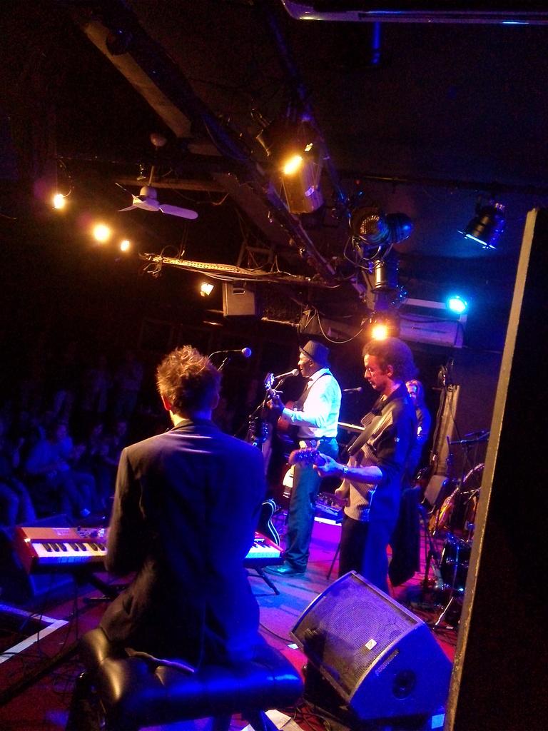 cedbob971's tweet photo. #RolandTchakounté #NewMorning http://t.co/sG91Ik0ykO