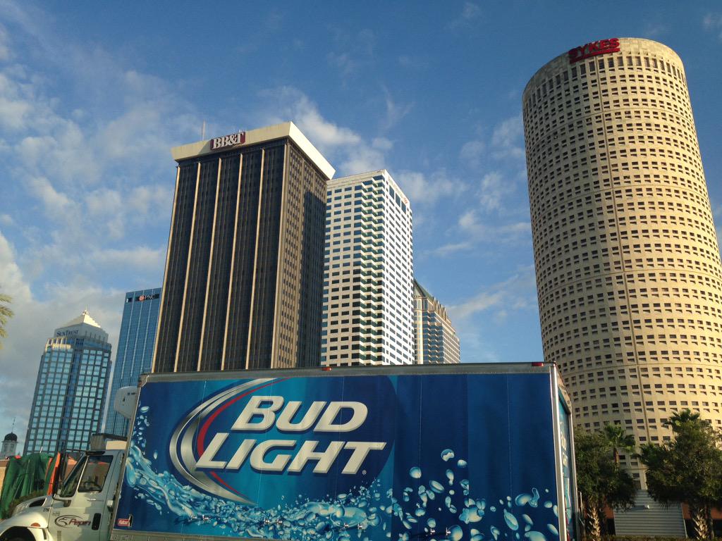 TDiaz_TBSC's tweet photo. Set up is under way @MyCurtisHixon. Gearing up for another great festival in @Tampasdowntown. Be there! #TBTasteFest http://t.co/IlRQLA0t5Z