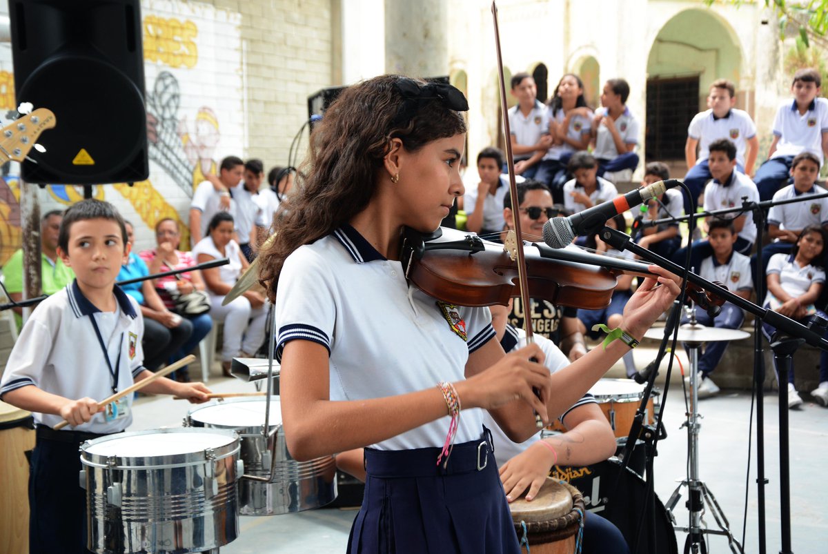 SecCulturaBaq's tweet photo. #EnFotos Más de @Barranquijazz en los colegios https://t.co/qmWlxUDFcF @SEDBarranquilla http://t.co/gEW9w4NS6h