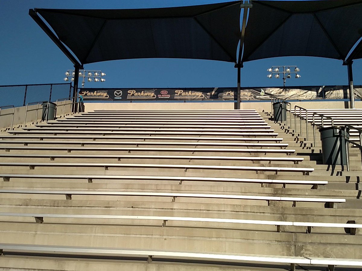 spirituscanis's tweet photo. Creek crazy section. As empty now as Kingwood's hopes and dreams. FILL! IT! UP! #ruinhoco http://t.co/ro0WIH76kl