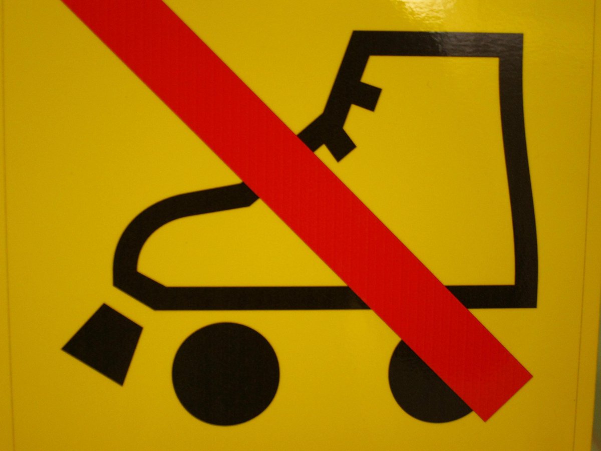 CHASITYBRINN's tweet photo. I stand with my roller skating brothers and sisters when I say #WTF #notcool #Skating4Ever http://t.co/BCKblkN8Zf