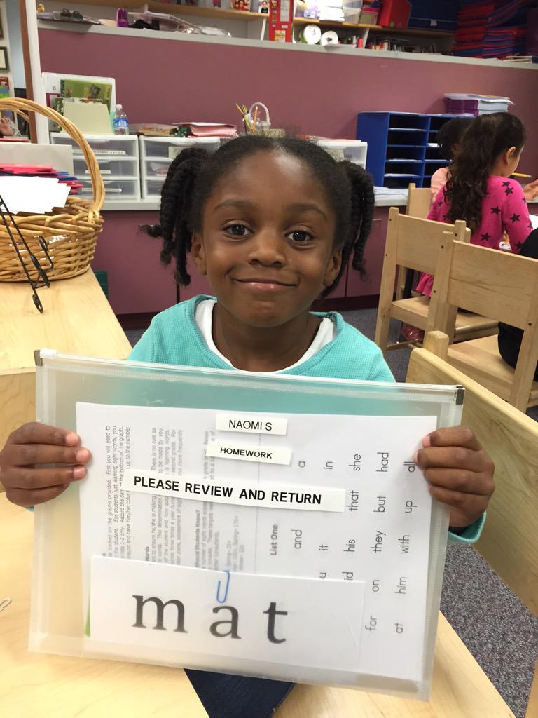 APSMendoliaMPSA's tweet photo. Reading at 4 yrs old! #readinghomework #ilovemyjob @APSDrew @APSVirginia @smrtgrls @SuptPKM #APSROCKS! http://t.co/dMXs1Y6Z0t