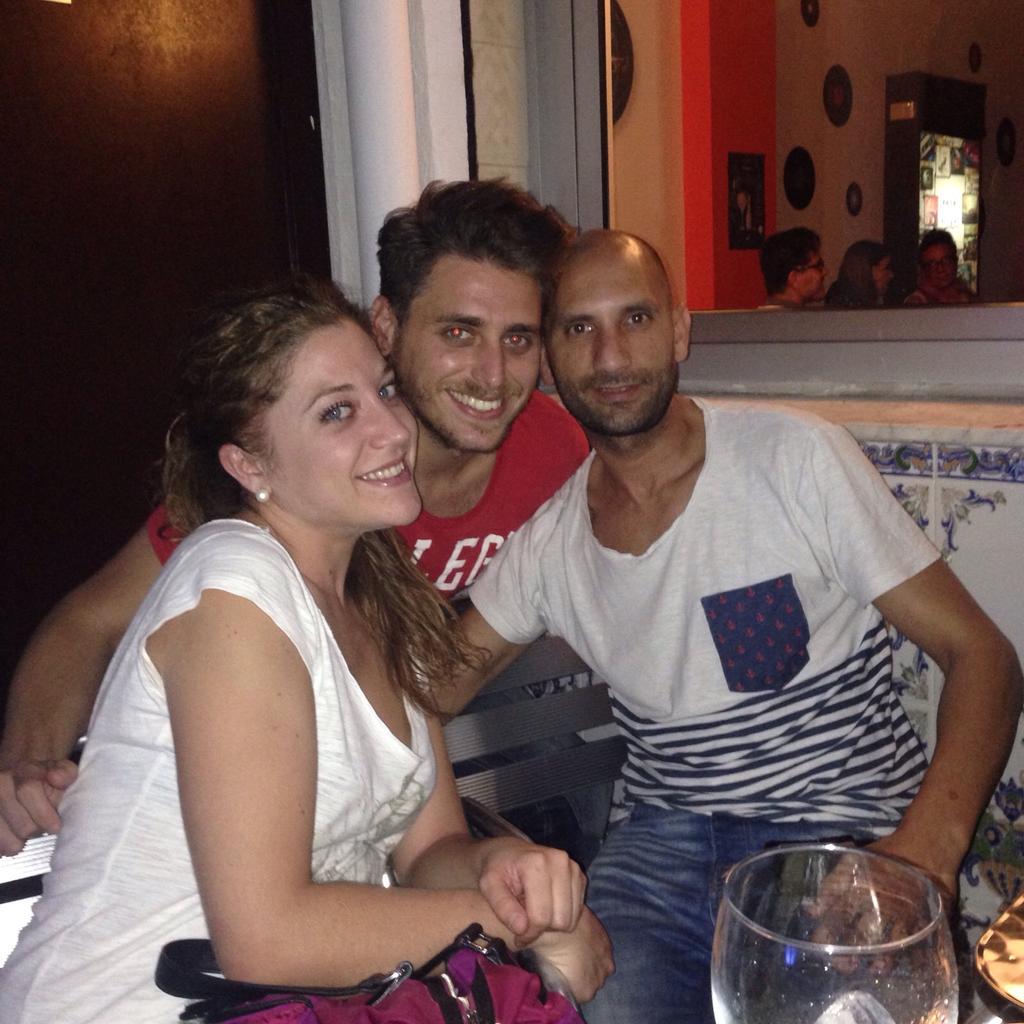 PereniguezPerez's tweet photo. Con @loremusa53 y @24790Fj os quiero y os querré siempre. #AhíLoLlevas http://t.co/GhF8VEwIrR