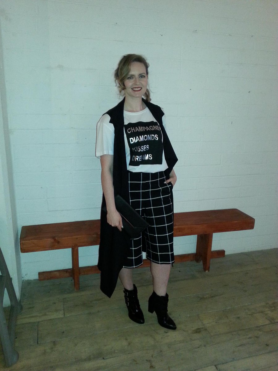 byKarenForde's tweet image. .@simplybeireland looks we modelled2day @LisaCannonXpose 70's B+W #logotype @stylegodezz @armodelagency @Lena0488 ☆←