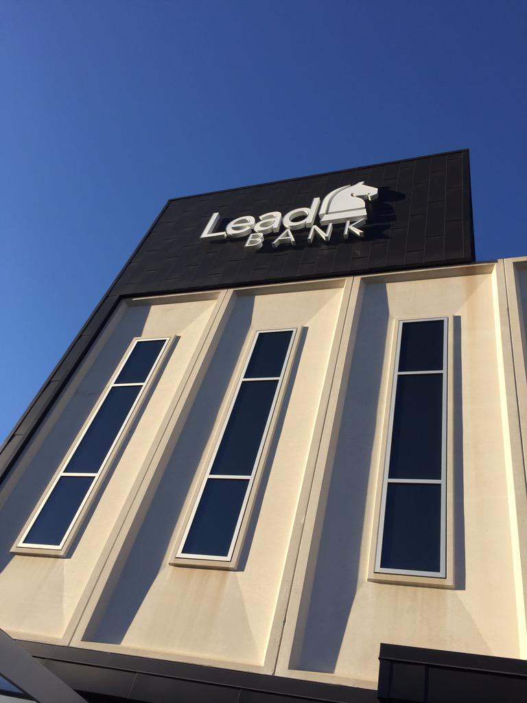 5STEWIES's tweet image. Ribbon Cutting @Lead_Bank!! W❤️W This is a beautifully crafted and innovative bank!!  @Launch_KC sponsor #VideoFizz