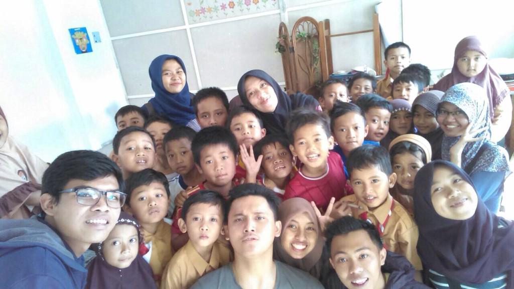 WelfareIDN's tweet photo. Kunjungan Ayo Peduli Malang di SD Islam AL-GHAFFAR http://t.co/aO35iV10Xz
