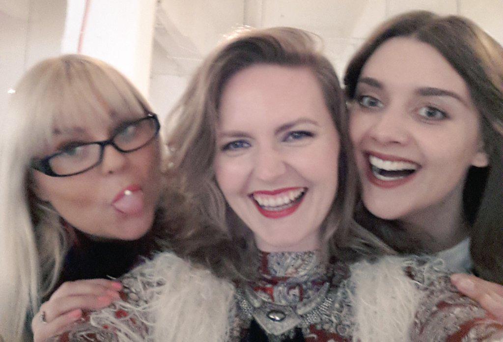 byKarenForde's tweet image. .@jessicadaisylee @Lena0488 @stylegodezz #POTD @simplybeireland always make the best days modelling for @TV3Xpose ♡