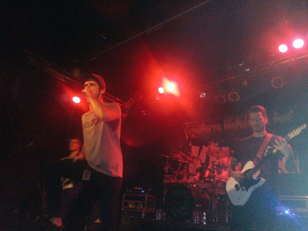 NuevaMetal's tweet image. @dremenuart  haciéndolo todo polvo!!