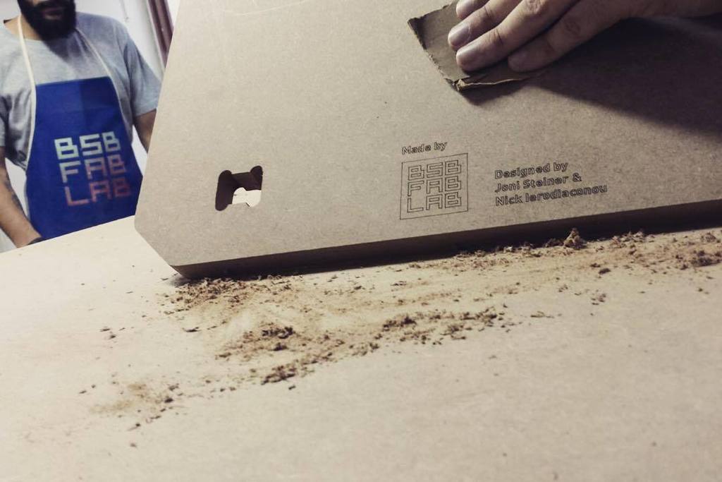 bsbfablab's tweet image. Projeto para @acelere.me saindo do forno! Alguém advinha o que é? #fablab #feitoembsb #cnc… ift.tt/1Vtzmif