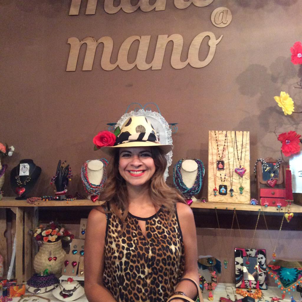 manoamanotd's tweet photo. Y su esposa es muy guapa 😉 @FusionaCongreso #alejandroberman http://t.co/hsyf3trZdi