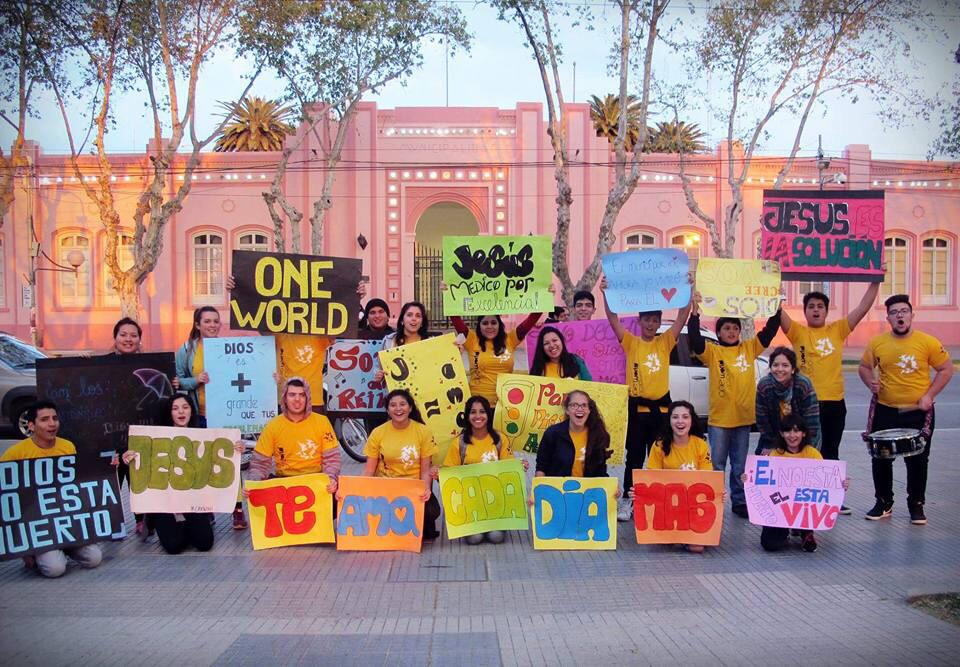 pastoralegomez's tweet photo. #YosoyOneWorld #JesusenlasCalles @oneworld1010 http://t.co/Aj7cCwenh7