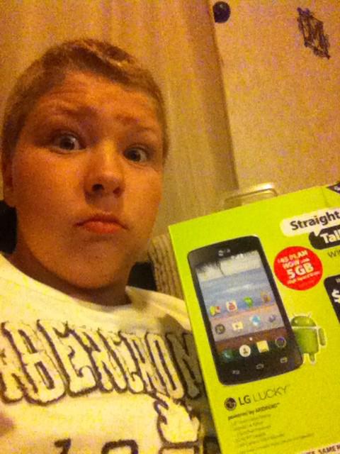 BrodybrownBrody's tweet photo. Frist phone http://t.co/8UumAa9gQX