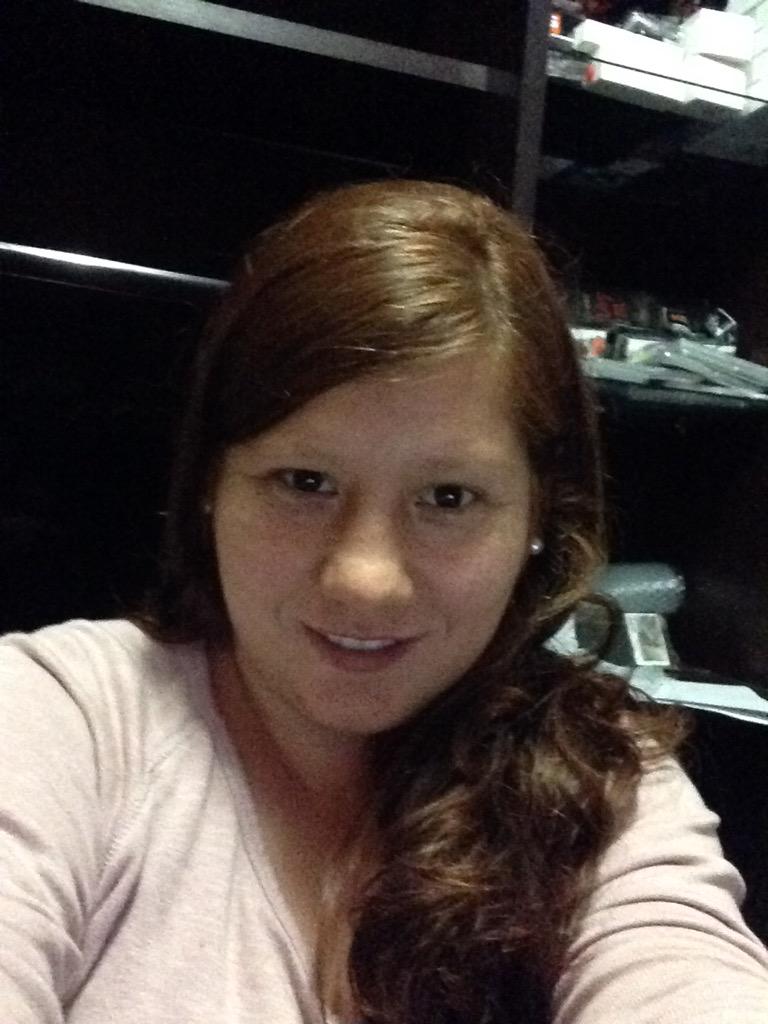 cynthiaespinoza's tweet photo. Aún trabajando #Badega :) http://t.co/c0BXHY2sNM