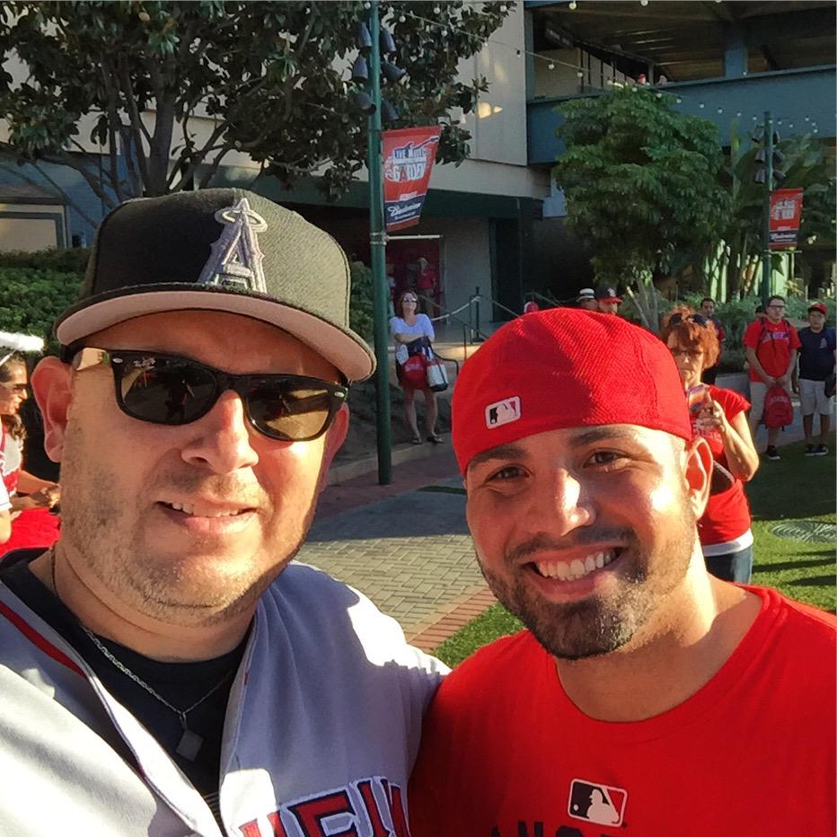 robrohm's tweet photo. #Angels #westdatastrongfan #SelfieWithSantiago #HaloSocial http://t.co/yUHtvueSkX