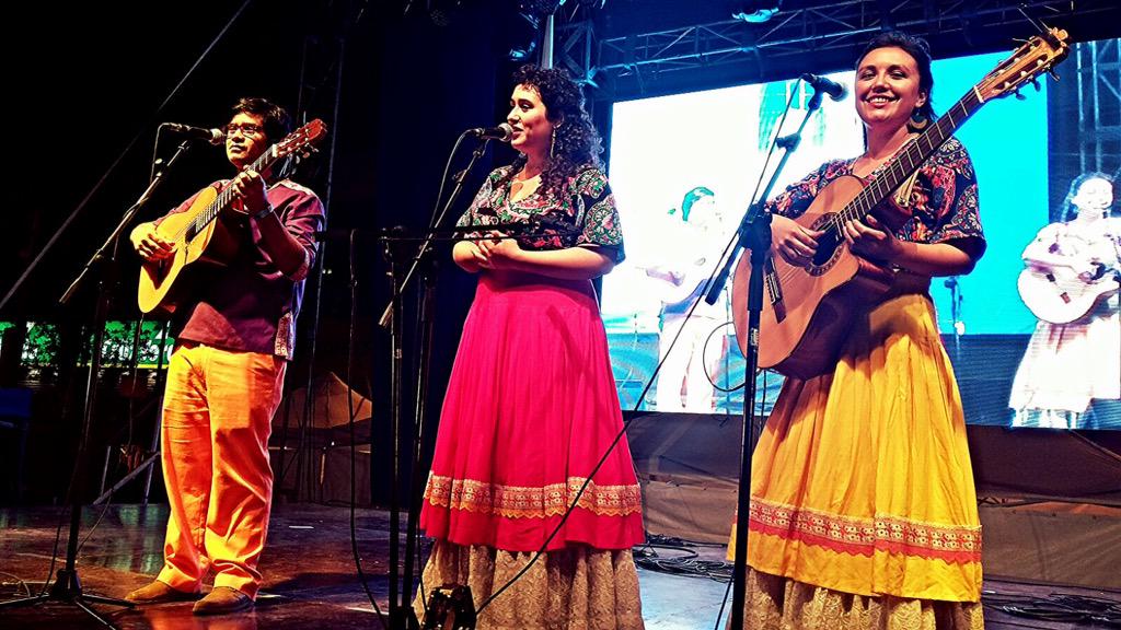 Culturas_RM's tweet photo. En #Entrecuecas 2015 @ElParcito homenajeando a su mentora #MargotLoyola Que vivan los cultores del folklore nacional http://t.co/XLmQTnokvw
