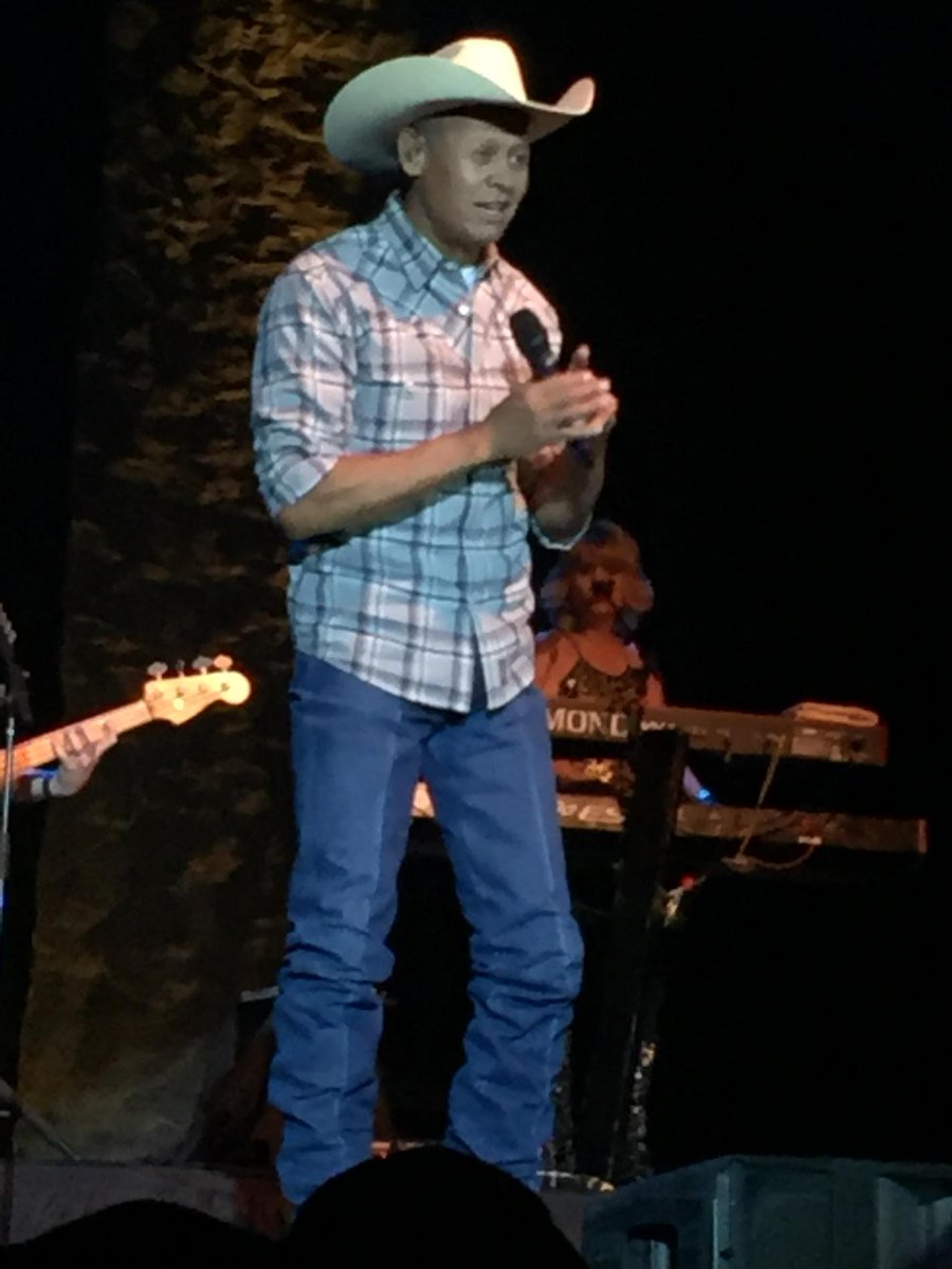 monroe_denese's tweet photo. @NealMcCoy Oh yeah!! Neal McCoy bringing down the house @RiverwindCasino http://t.co/dEei8ATe0a