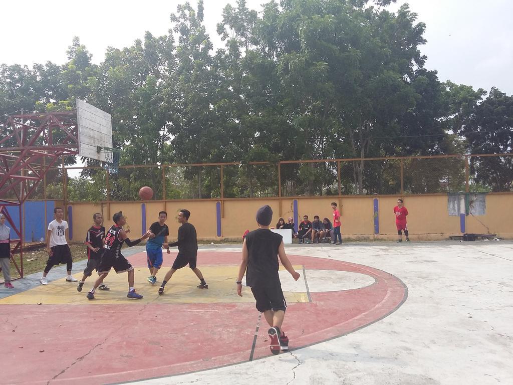phskesmas's tweet photo. Pertandingan basket male 2010 vs 2015 dimenangkan oleh 2010 dengan score 4-0 👊🎉 http://t.co/wFJz8xnkNa