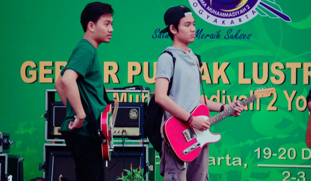 Selamat pagi ! #SoundCheck #MuhaEduFair2015 #RisingUp3 @smuhaevents <a href="/muhajogja/">SMA Muhammadiyah 2</a> OnStage 14:00