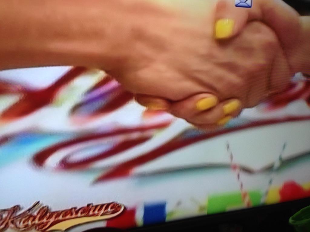 mrs_zelLe's tweet photo. Ahahaha.. First hand shake...whoooo #ALDUBmeetsTVJ http://t.co/FuCY0rhTVd