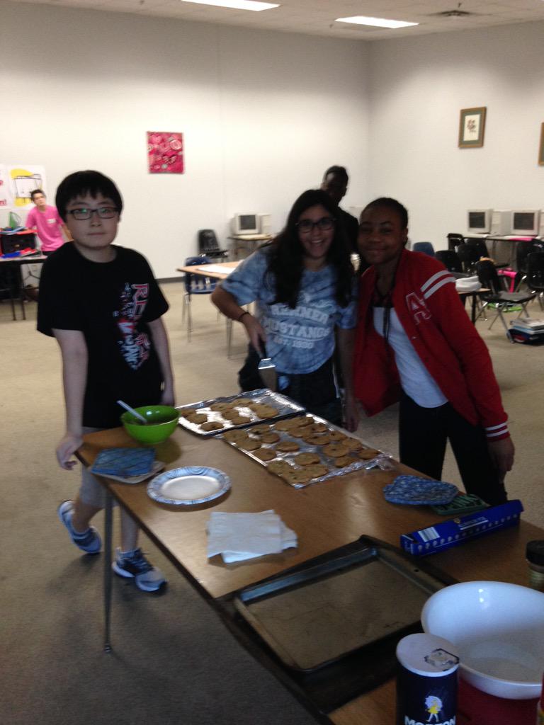 Renner_SFL_LM's tweet photo. This is just the beginning #cookies wars http://t.co/WqinMmLeV2
