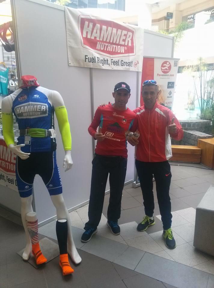 TeamproRunners's tweet photo. Hoy parte de nuestros socios en el retiro de kit para @maratonvina #YoElegiCorrer @CorrerMeHa #CorrerMeHaEnsenado http://t.co/6SeBqTgV1z