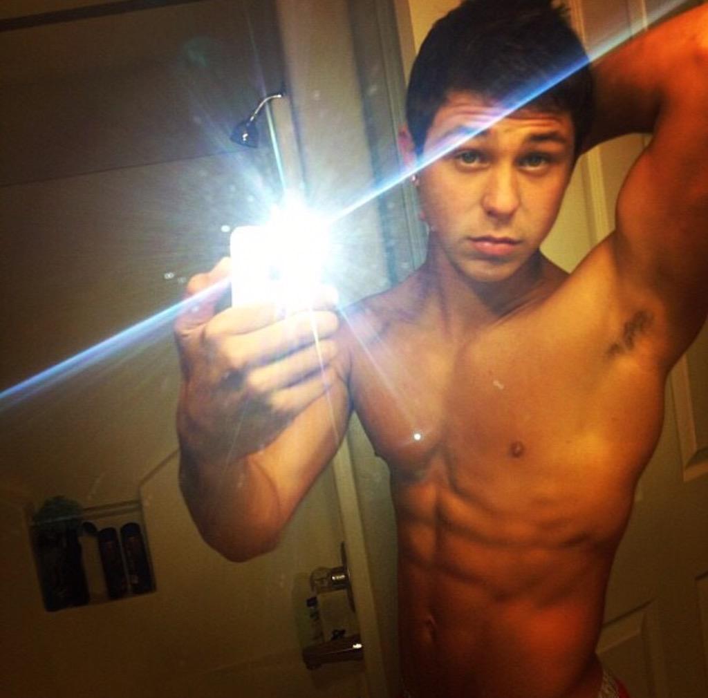 Rextured's tweet image. Since i got called a catfish today lmao. Apparently guys can't look good and have a twitter, smh