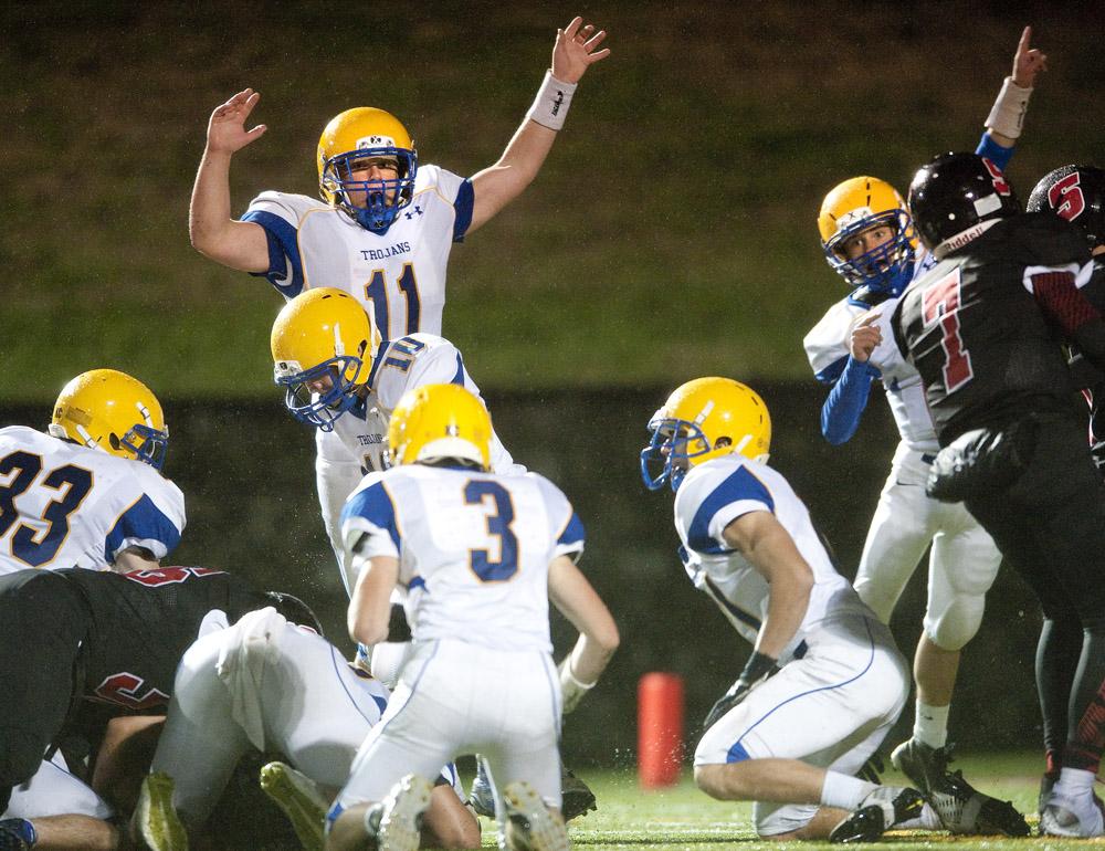 StephChambers76's tweet photo. Derry defeats Southmoreland with thrilling ending, 20-13. #WPIAL #WPIALfootball #football #Derry #DerryArea http://t.co/fgcUuWB43U