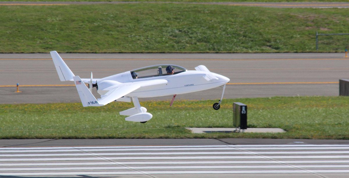 Kent_YVR's tweet photo. Saw this #Super #cool #experimental #aircraft @ #KPAE last Saturday. #BurtRutan #design #VariEze #N79JN #avgeek http://t.co/rNC7lUVFJp