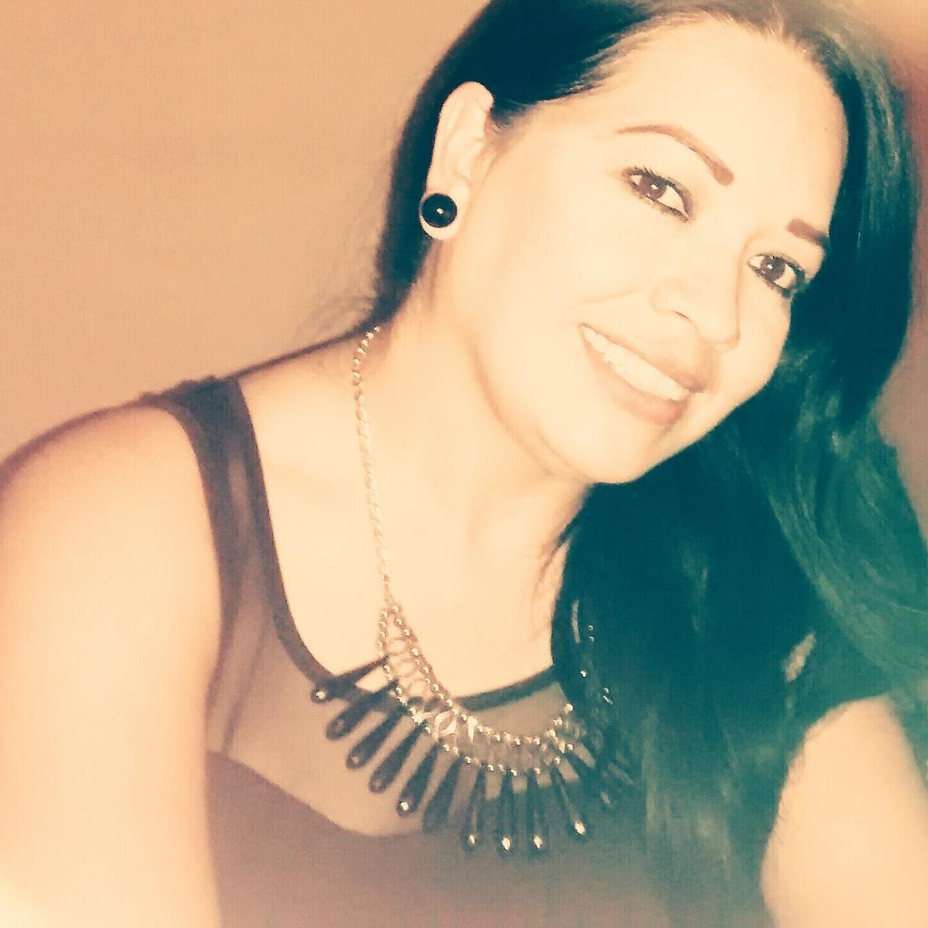 BOLVEDA's tweet photo. #felizybendecida #graciasmiamor #elmejorregalo💜😁✌💕😘 http://t.co/L0eVEOcbcx