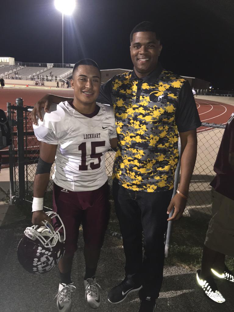 DrHenson2's tweet photo. I taught this linebacker in 4th grade! Man, I love the person he has become. Too proud! #RodriguezElem #Room608 http://t.co/GnKDmp35AZ