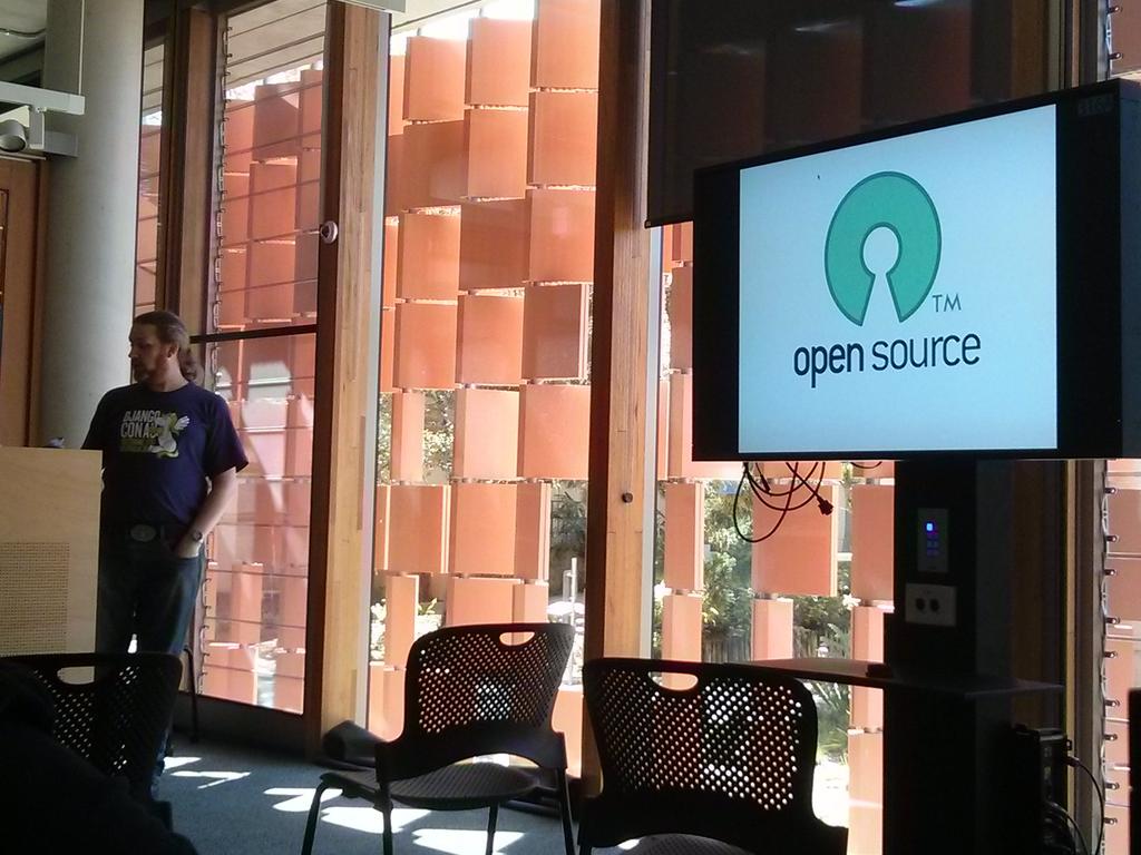 Charcol0x89's tweet image. &quot;I&apos;ve got one word for you: Open Source&quot; @freakboy3742 at #compcon2015
