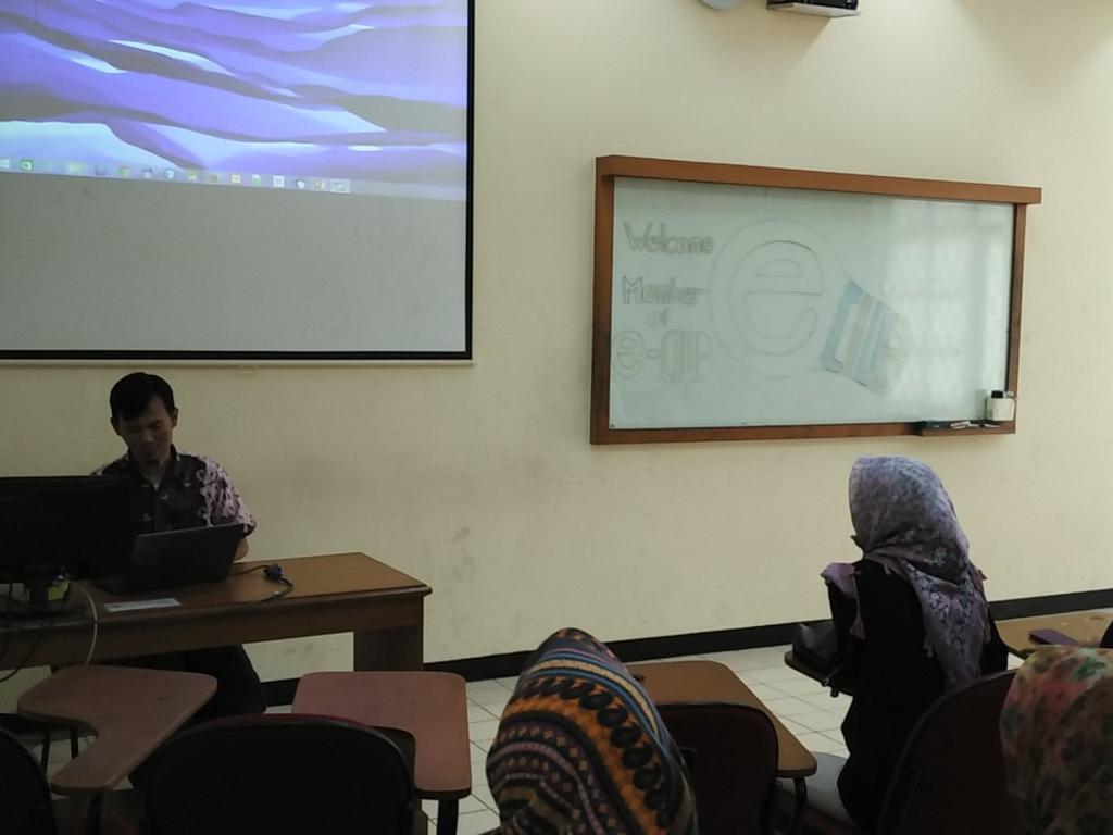 ebseclub's tweet photo. Haloo, pagi teman-teman entrepreneur muda! Training perdana kami sudah mulai, yuk merapat 😊😊😊 http://t.co/g7t47u2cFD