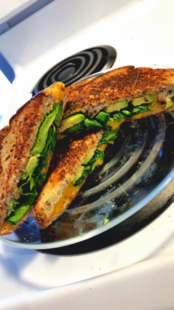 bchangUW's tweet photo. Avocados and I share an intimate relationship. We go way back.  @UWrachelTA #URWhatUTwEat #MUFA #linoleicacid http://t.co/tOk9L6khgg