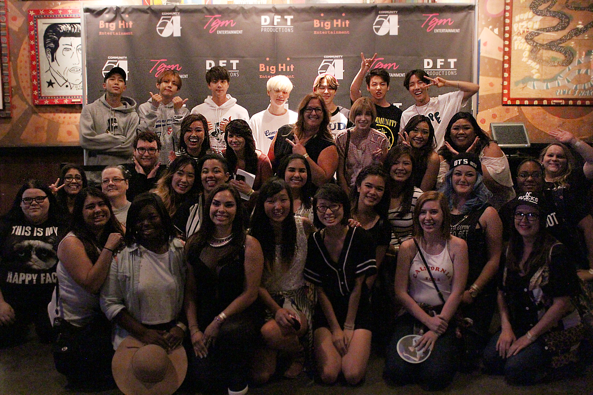 beifonq's tweet photo. @tgm_events fucked up our photo lighting so i just brightened the lighting in the fan section :/ #HighlightinHouston http://t.co/VDZcxHw8yL