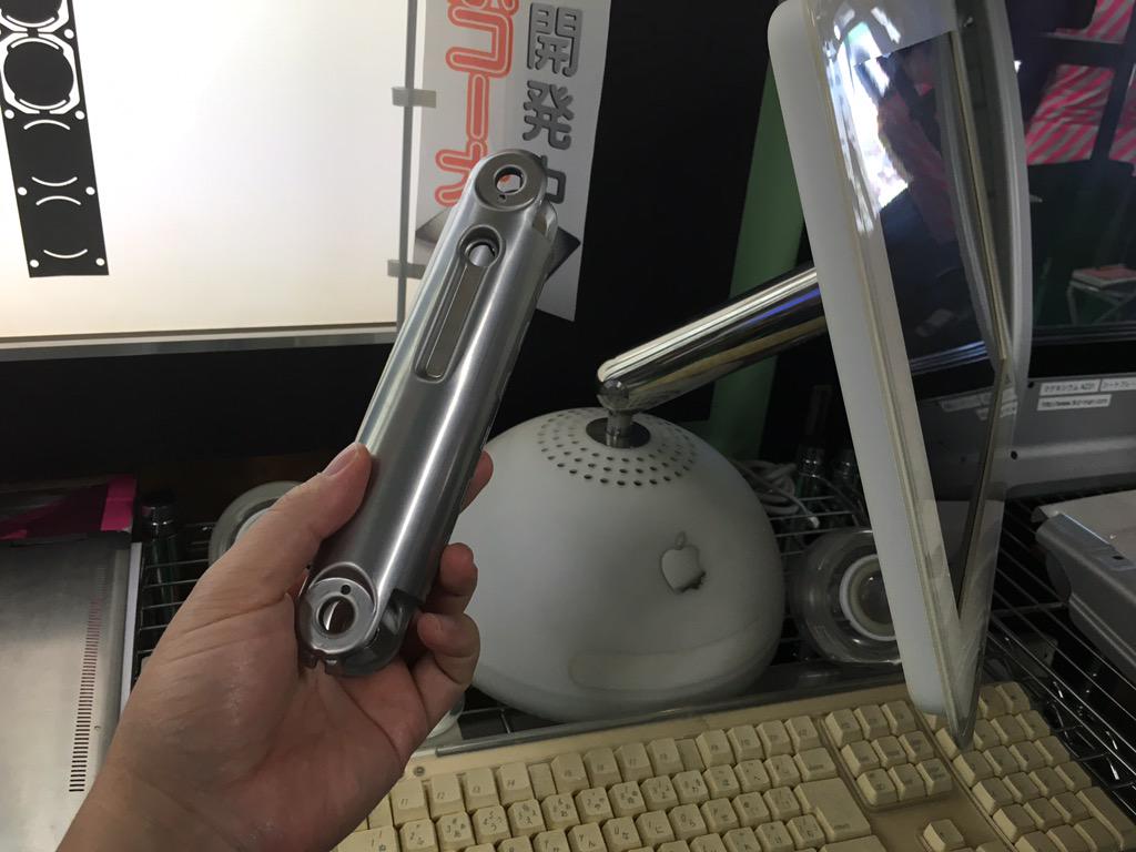 nobi_en's tweet photo. Neck of iMac G4,bottom of original MacBookAir, frame of iPhone3G spotted at Takeda Molding. #FactoryFest Tsubame city http://t.co/4xhCbgGtia