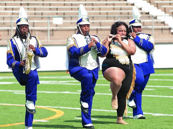 shatrenia's tweet photo. "@Tylerpaper: Texas College Steerettes back on the field. #tradition #dancers

VIDEO: http://t.co/dAdbX0vBnZ http://t.co/2NmDurP6ya"