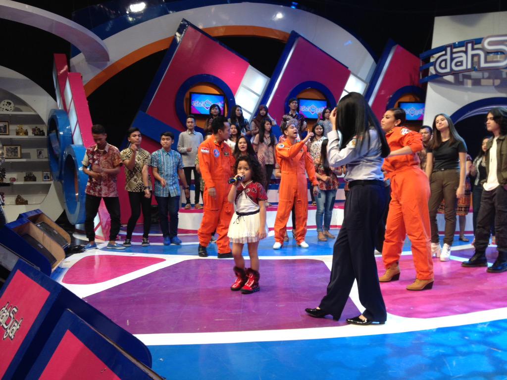 dahSyatMusik's tweet image. nih kata Romaria &apos;Jangan Ngambek Aja&apos; yuk weekendnya kita penuhin dgn senyum 😊😊 #dahsyatnyaweekend