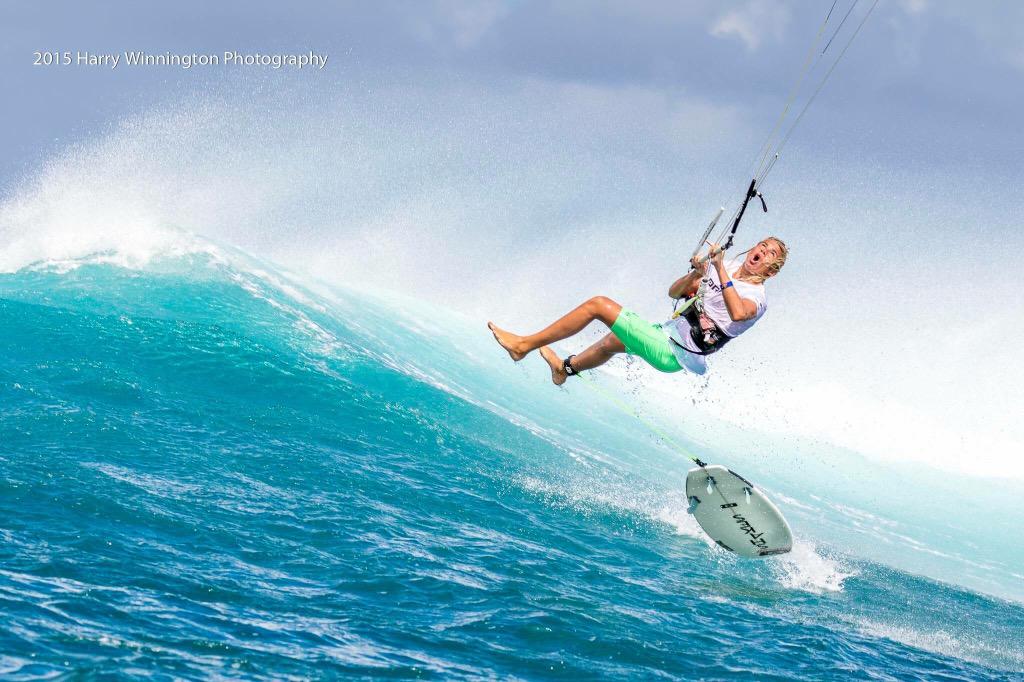This is what NOT to do when getting smashed by a wave! 
#COREkites #Tricktionary #KITELOOP