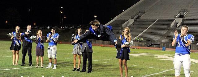 gracevanderpool's tweet photo. please enjoy the reaction to the homecoming king ripping open the pants of his $400 suit http://t.co/q7hTcu4r6i