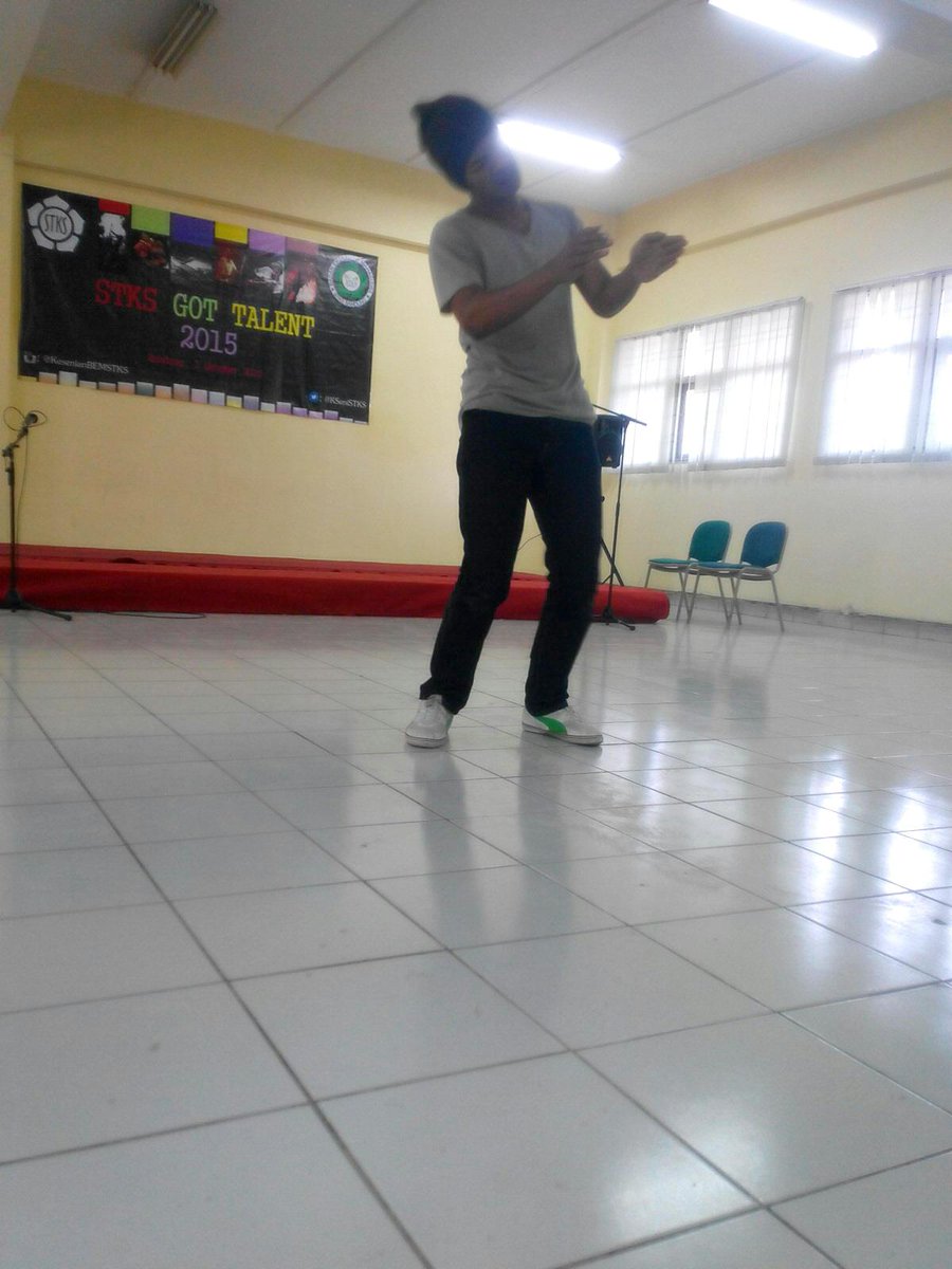 KSenistks's tweet photo. Penampilan dari kelas 2B 👏 #SGT2015 #STKSBandung #Bandung #STKSGotTalent #DutaSTKS2015 http://t.co/yjNClstyL3