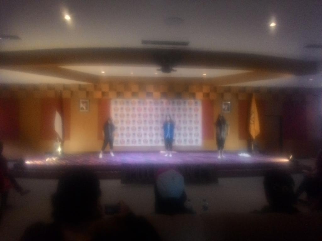 BFF_Unpad's tweet photo. [MODERN DANCE] last performance is Maroon Dance from Fikom! @BEMFikomUnpad #FORSI2015 #FORSISOUL2015 http://t.co/n4oKOU1nNd
