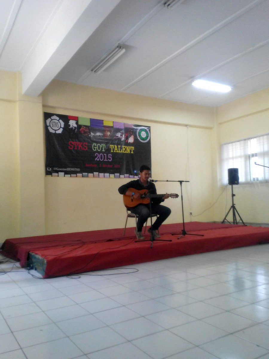 KSenistks's tweet photo. Penampilan dari kelas 1J 👏 #SGT2015 #STKSBandung #Bandung #STKSGotTalent #DutaSTKS2015 http://t.co/YSLzjGkE5z